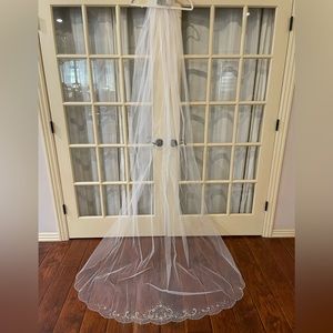 Cathedral Veil- True White w Comb. No Flaws!